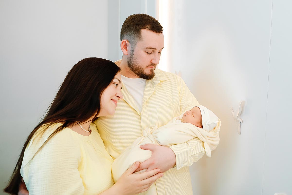 Семейное фото с новорожденным в роддоме